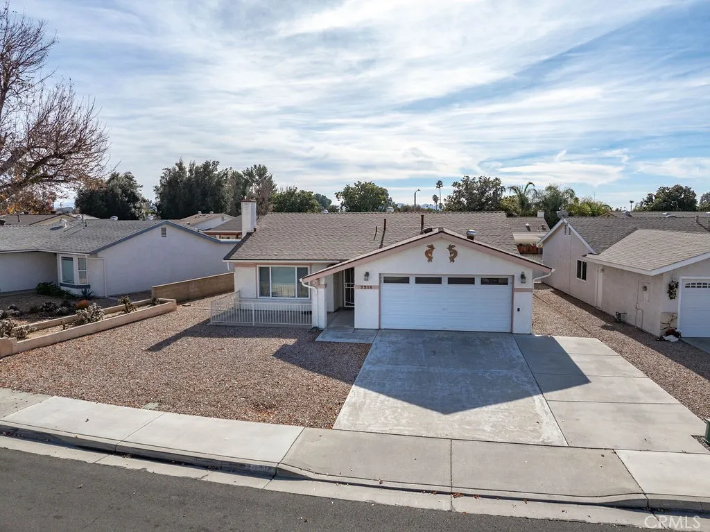 2218 El Rancho Circle