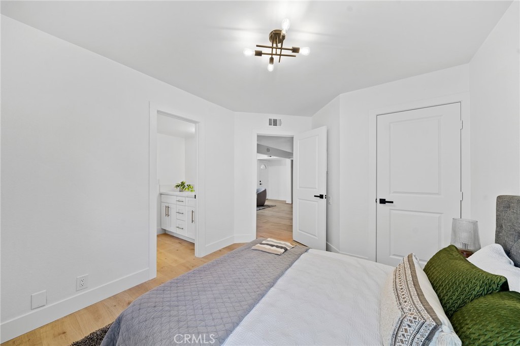 1400 W Edgehill Road 17