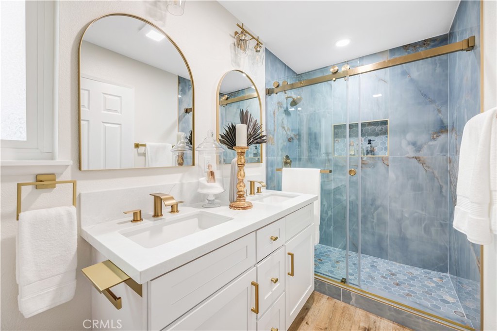 22591 Via Santa Maria