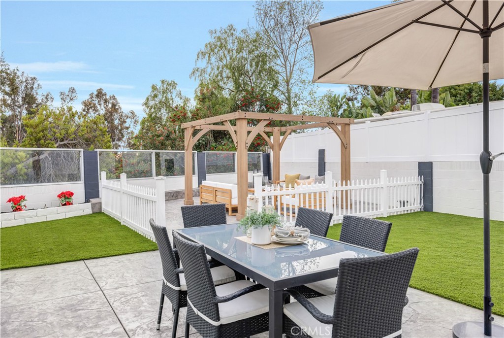 22591 Via Santa Maria