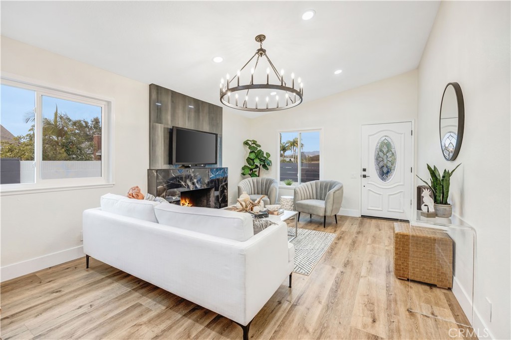 22591 Via Santa Maria