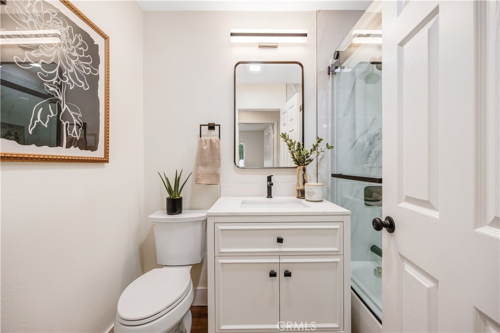 22591 Via Santa Maria