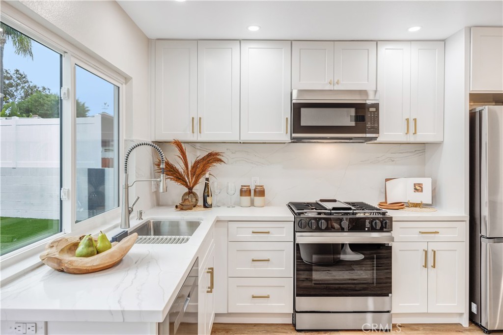 22591 Via Santa Maria