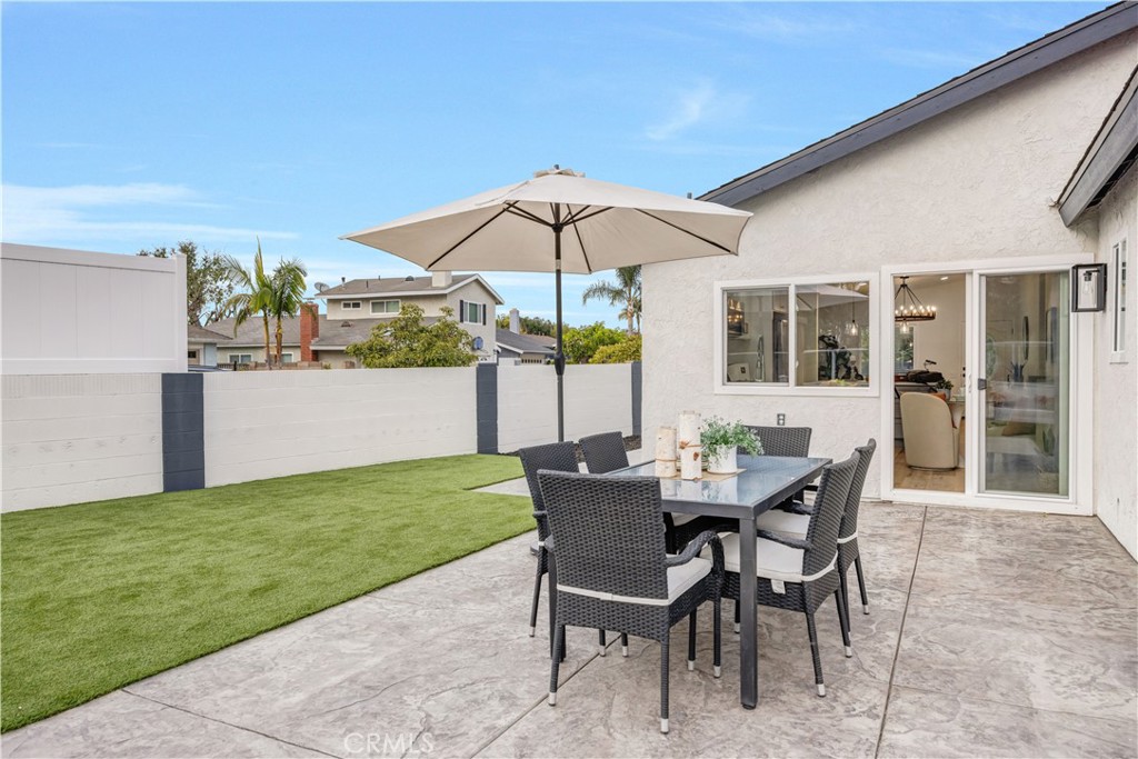 22591 Via Santa Maria