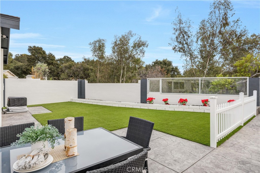 22591 Via Santa Maria