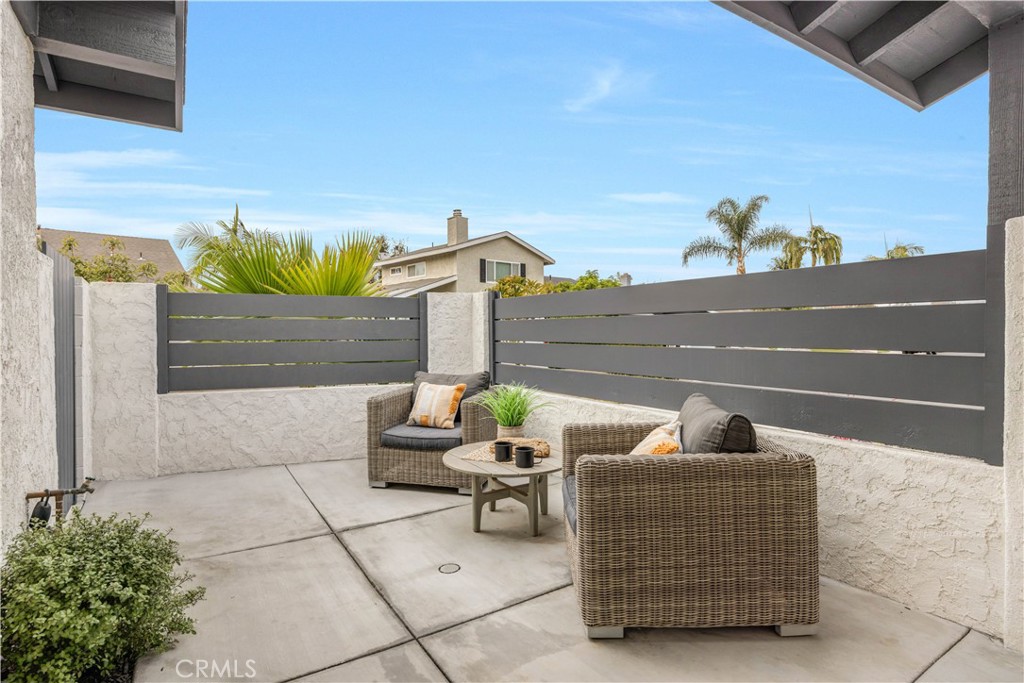 22591 Via Santa Maria