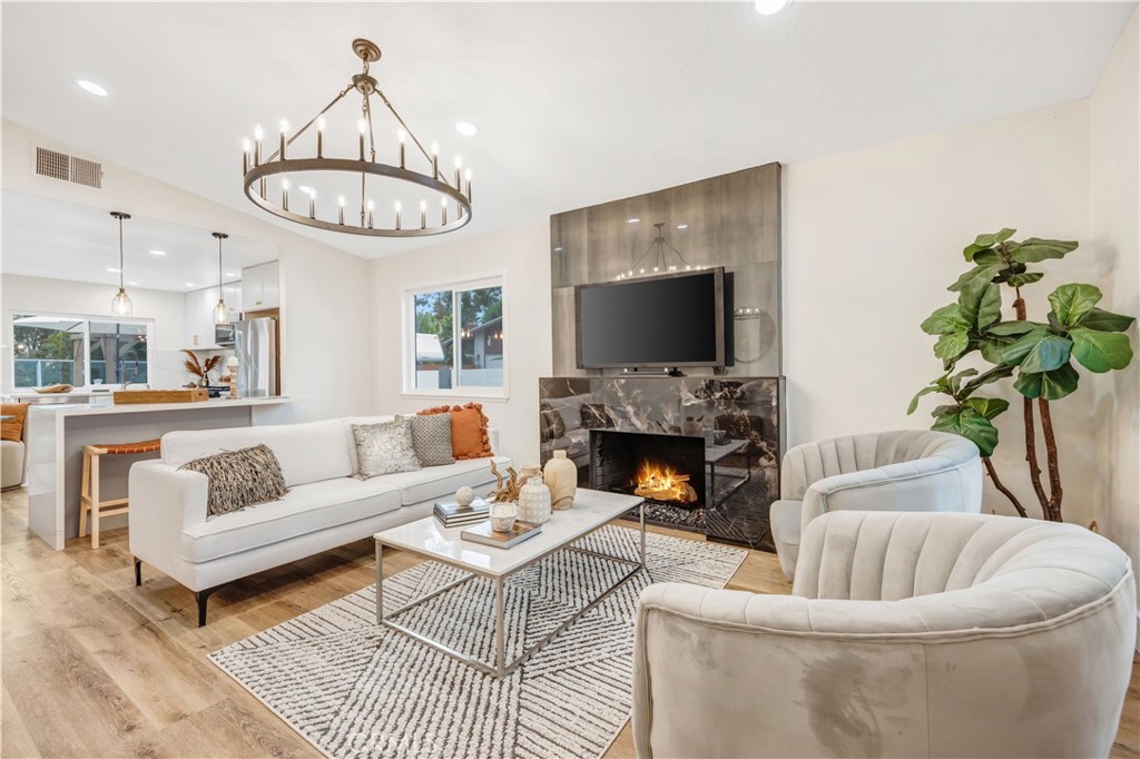 22591 Via Santa Maria