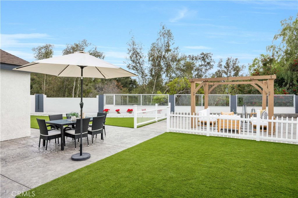 22591 Via Santa Maria