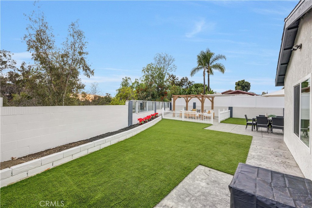 22591 Via Santa Maria