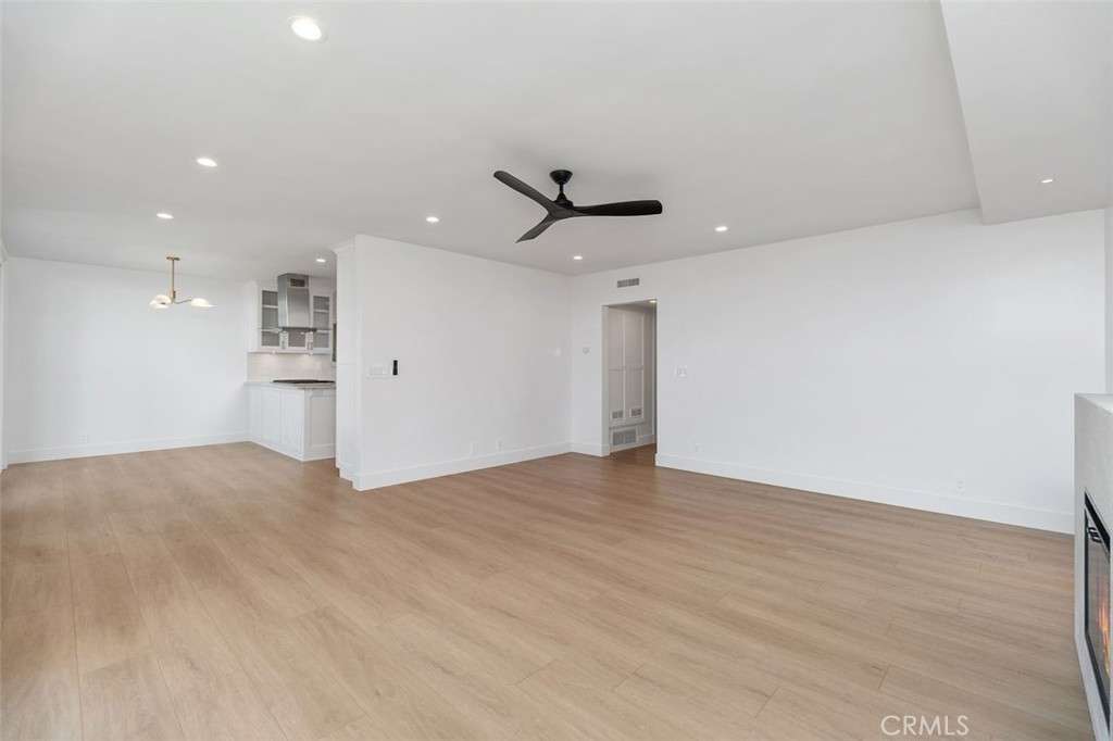 201 S La Esperanza R9