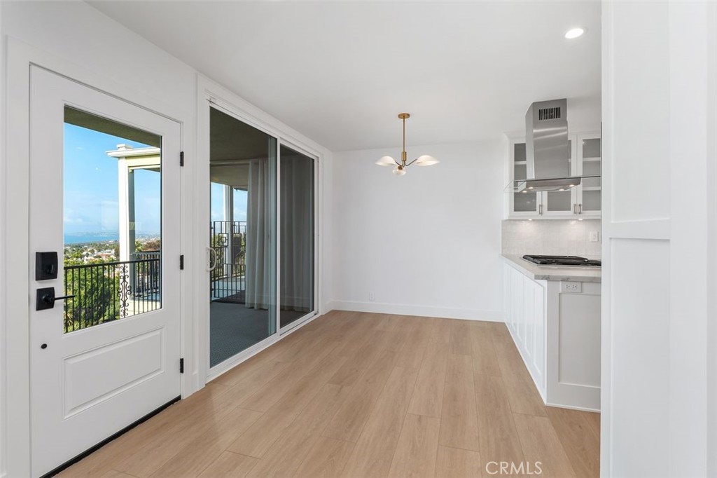 201 S La Esperanza R9