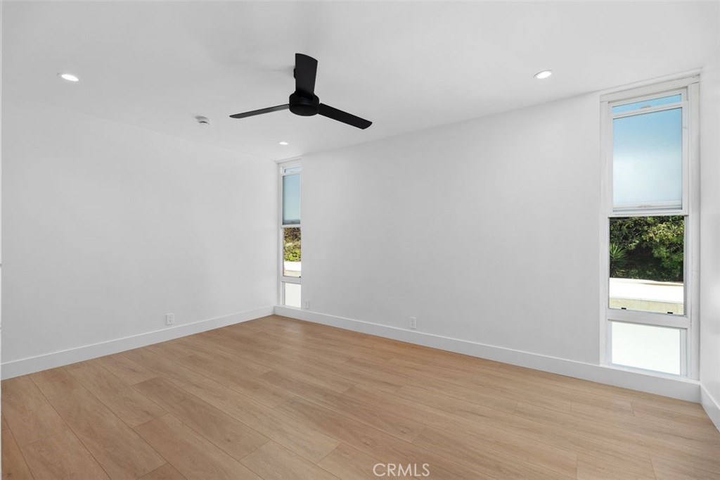 201 S La Esperanza R9