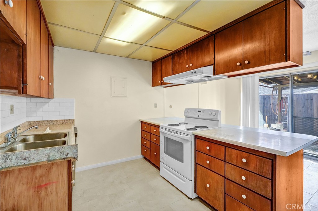 14522 Del Amo Avenue