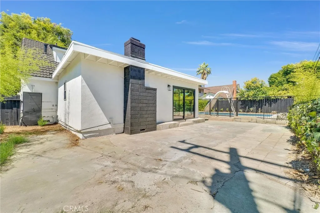 826 E Cameron Avenue