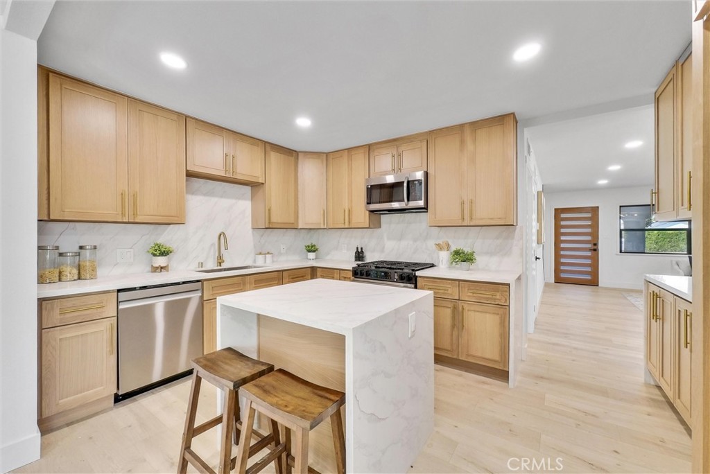 826 E Cameron Avenue