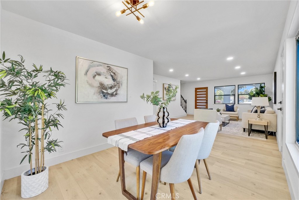 826 E Cameron Avenue