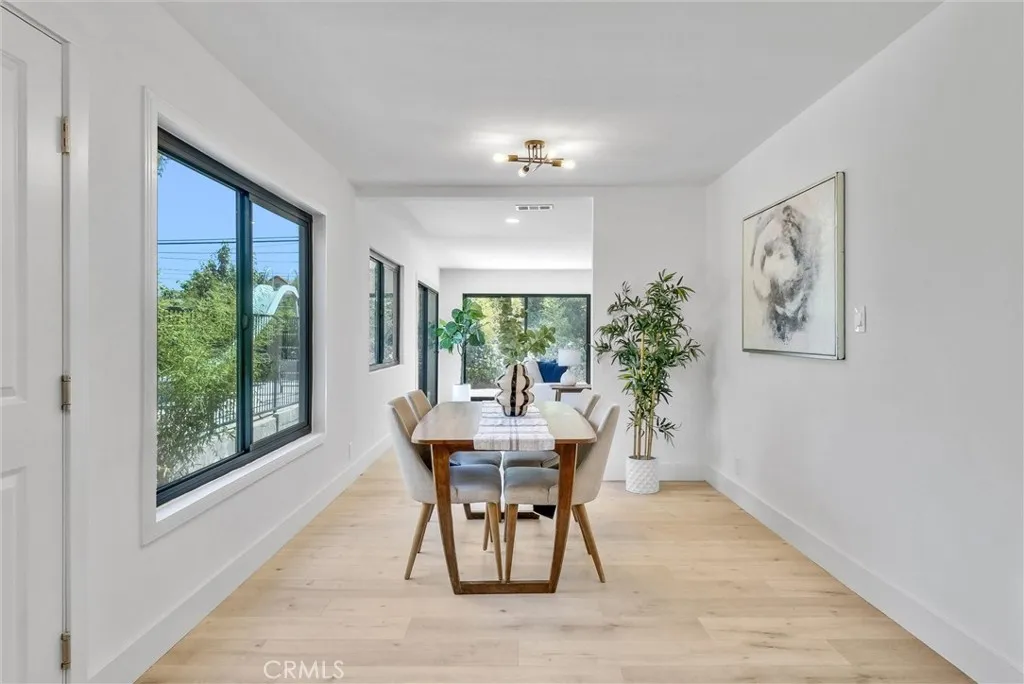 826 E Cameron Avenue