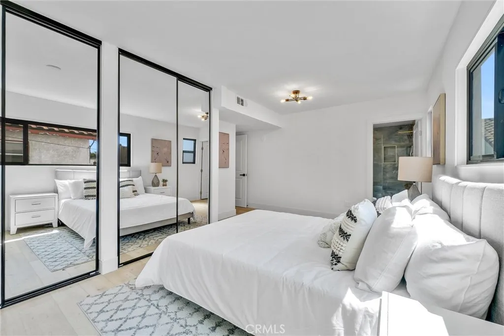 826 E Cameron Avenue