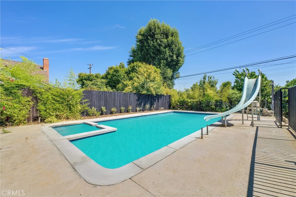 826 E Cameron Avenue