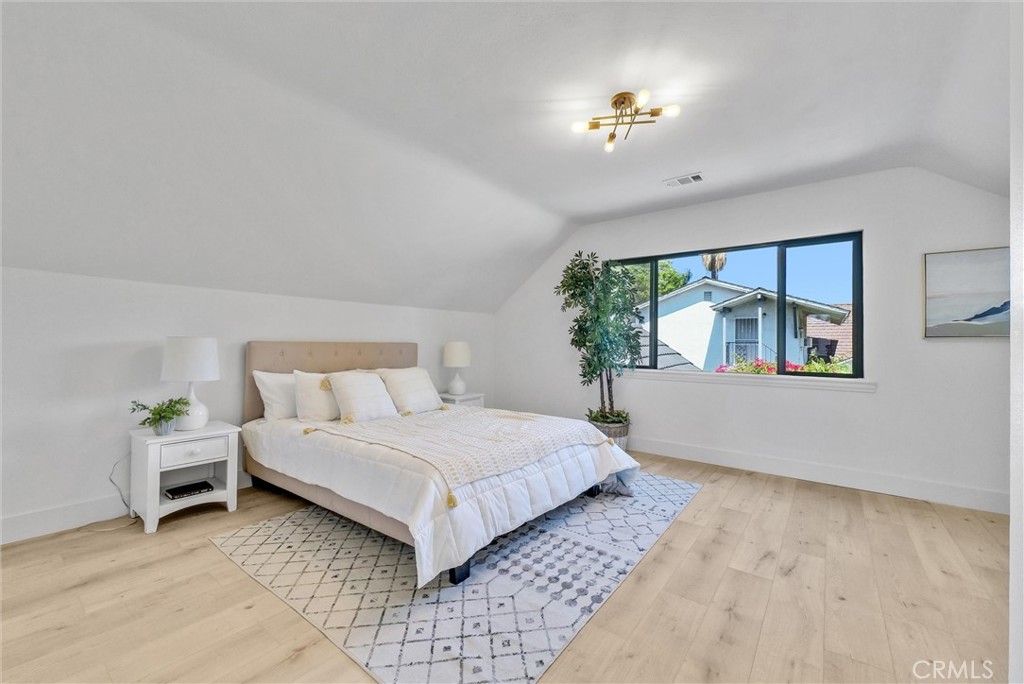 826 E Cameron Avenue