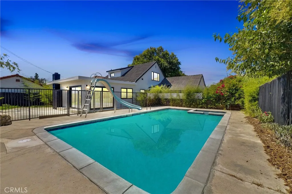 826 E Cameron Avenue