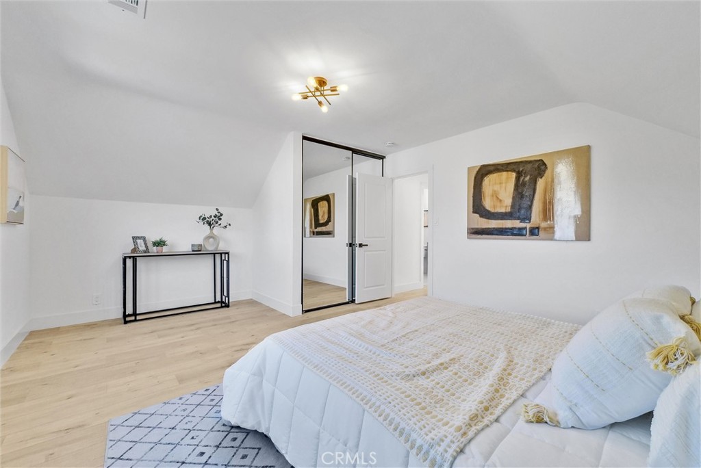 826 E Cameron Avenue