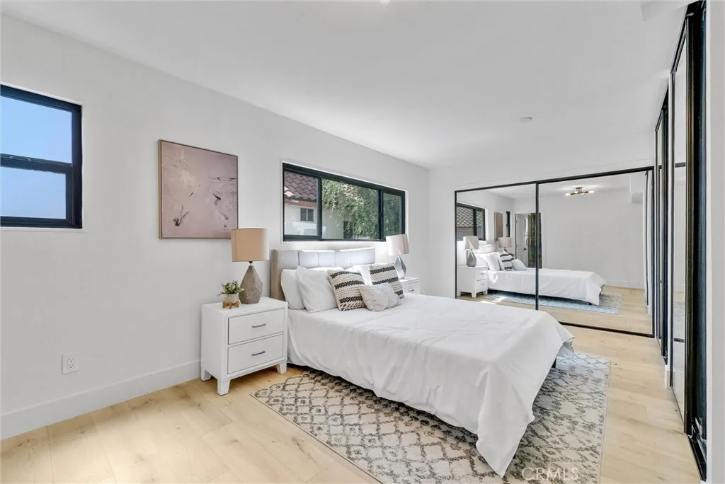 826 E Cameron Avenue