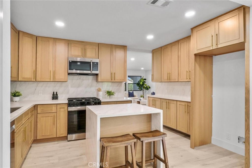 826 E Cameron Avenue