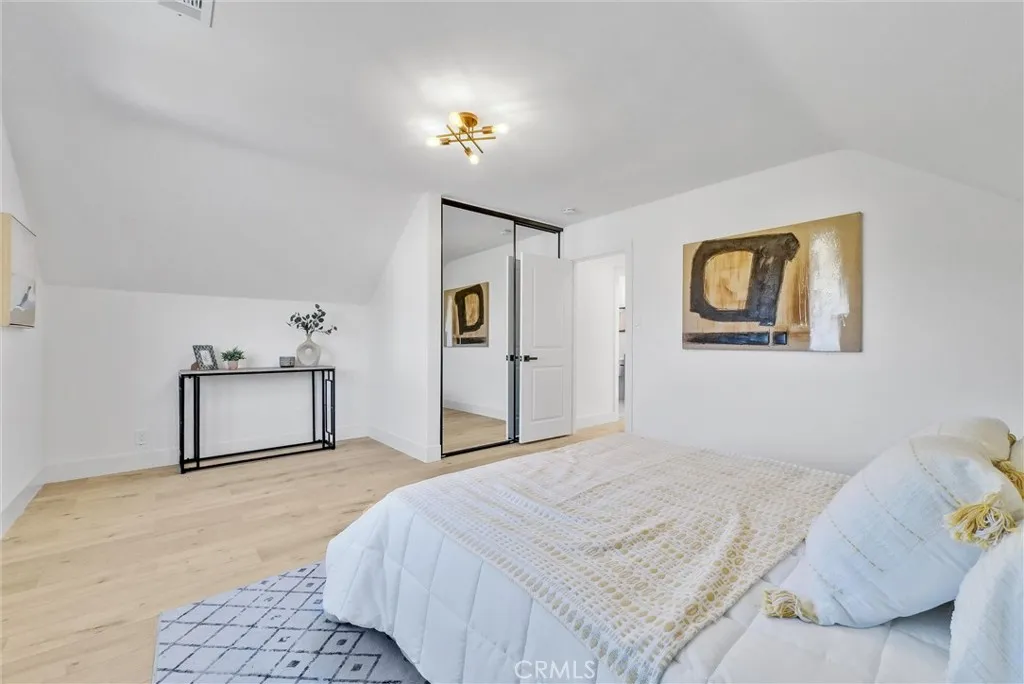 826 E Cameron Avenue