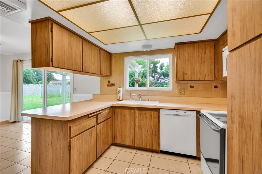 1858 Palm Drive E