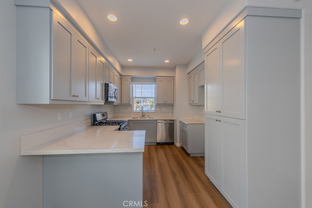 6180 Lincoln Avenue 7