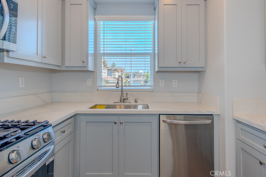 6180 Lincoln Avenue 7