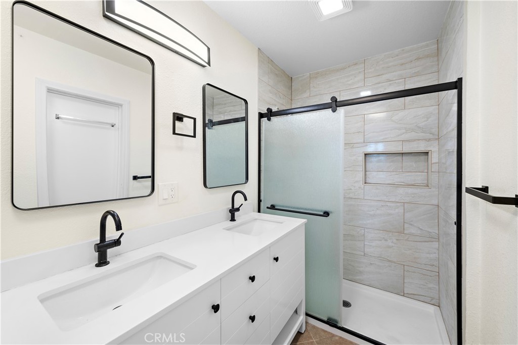 1910 N Greenbrier Street