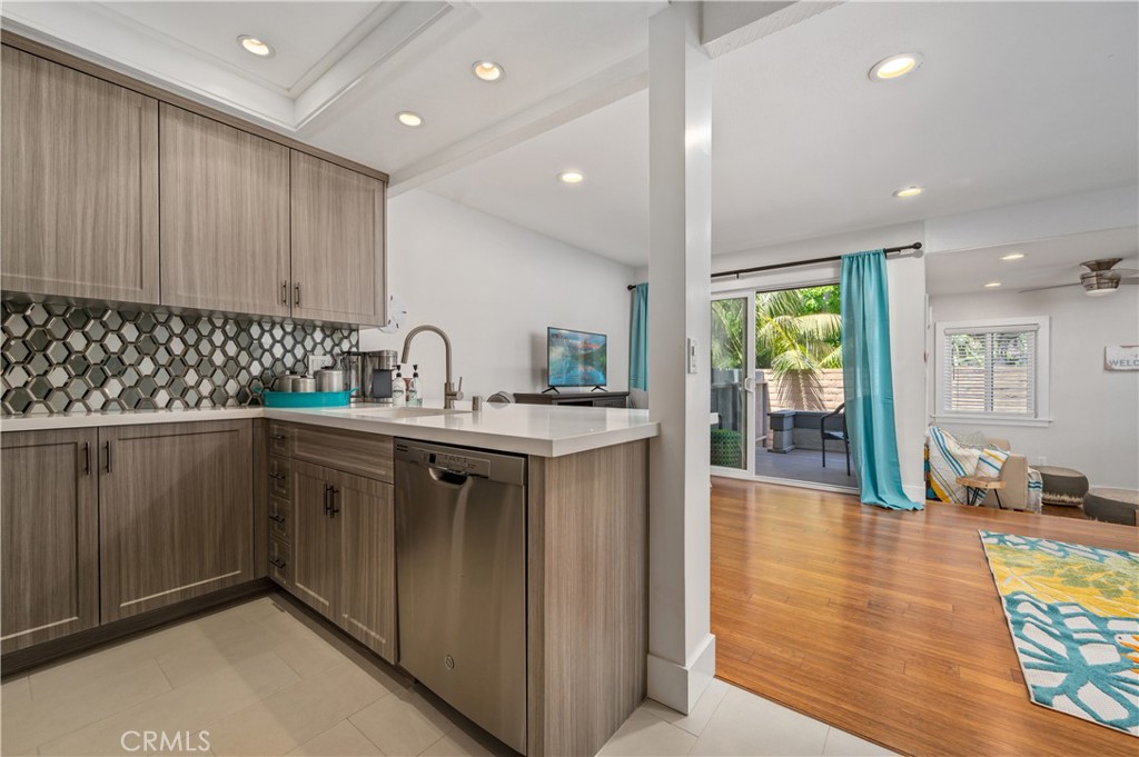 17082 Pacific Coast Highway 102