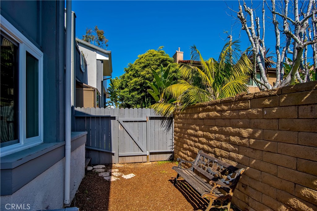 17082 Pacific Coast Highway 102