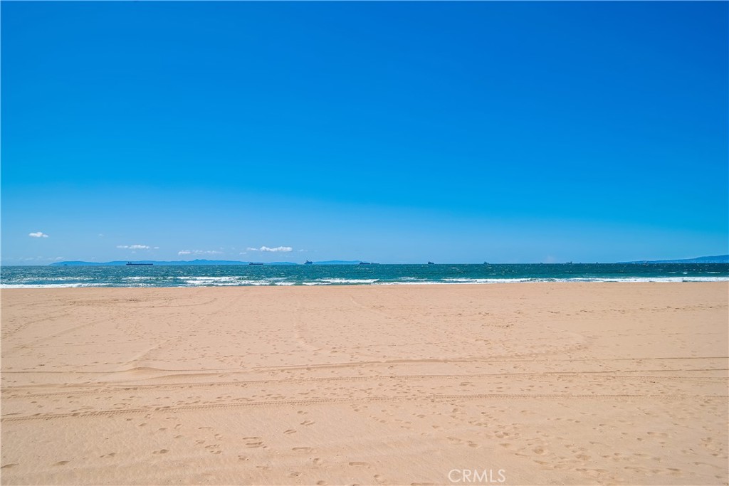 17082 Pacific Coast Highway 102