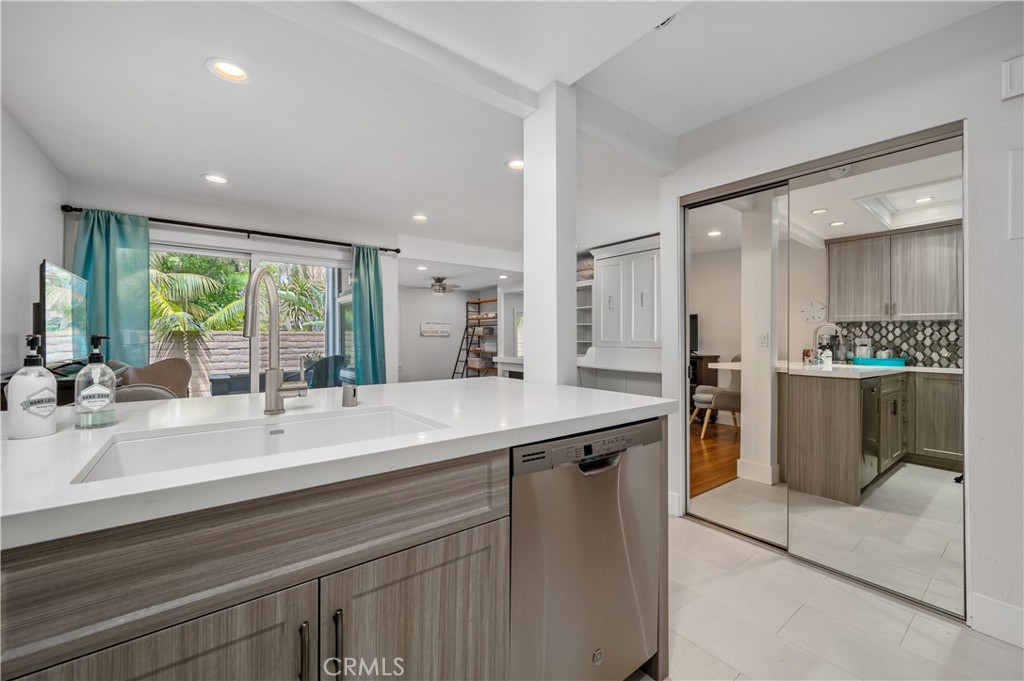 17082 Pacific Coast Highway 102