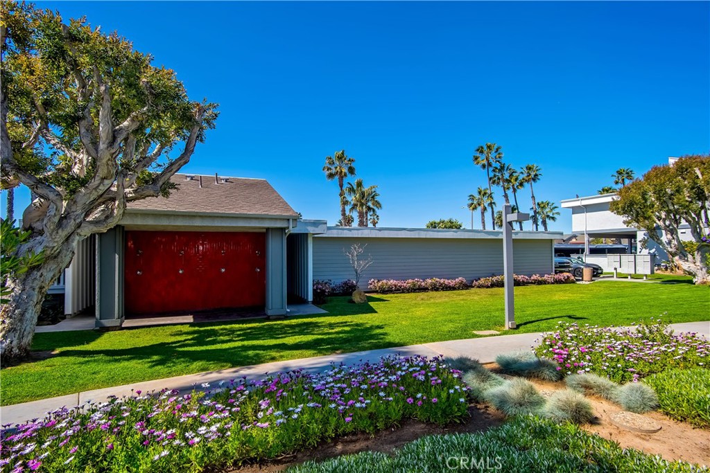 17082 Pacific Coast Highway 102