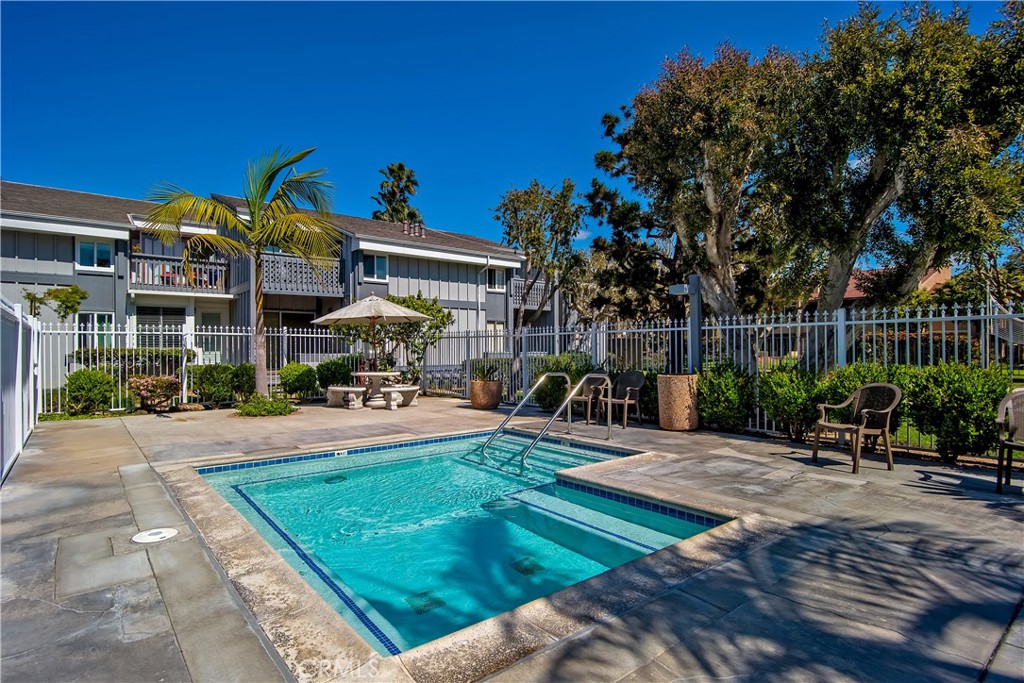 17082 Pacific Coast Highway 102