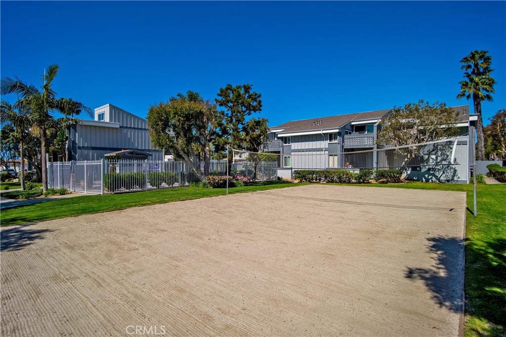 17082 Pacific Coast Highway 102