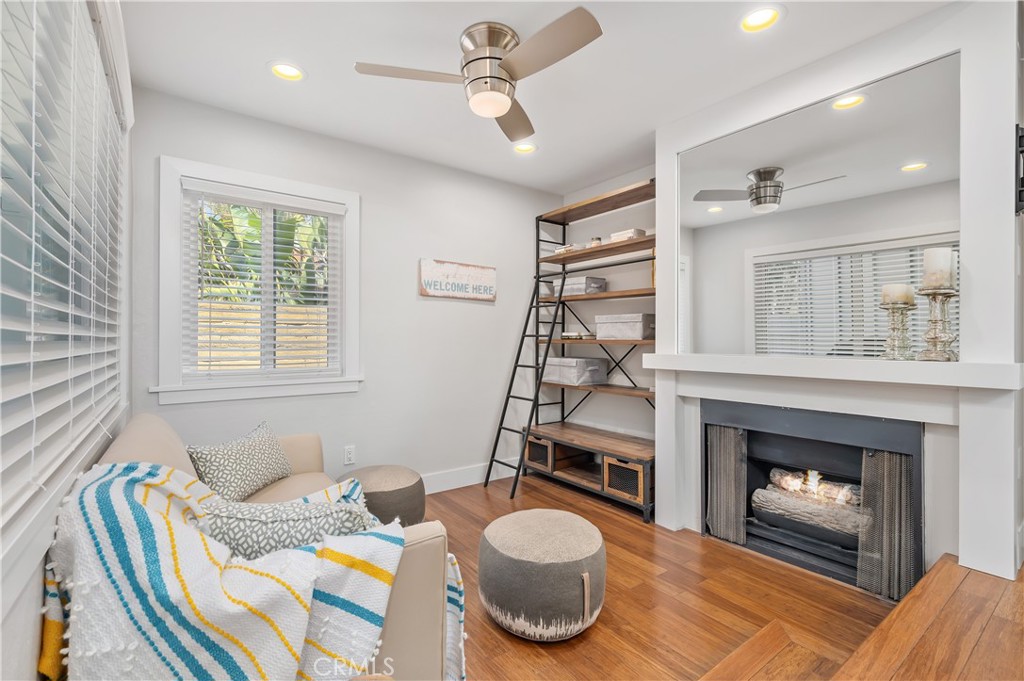 17082 Pacific Coast Highway 102