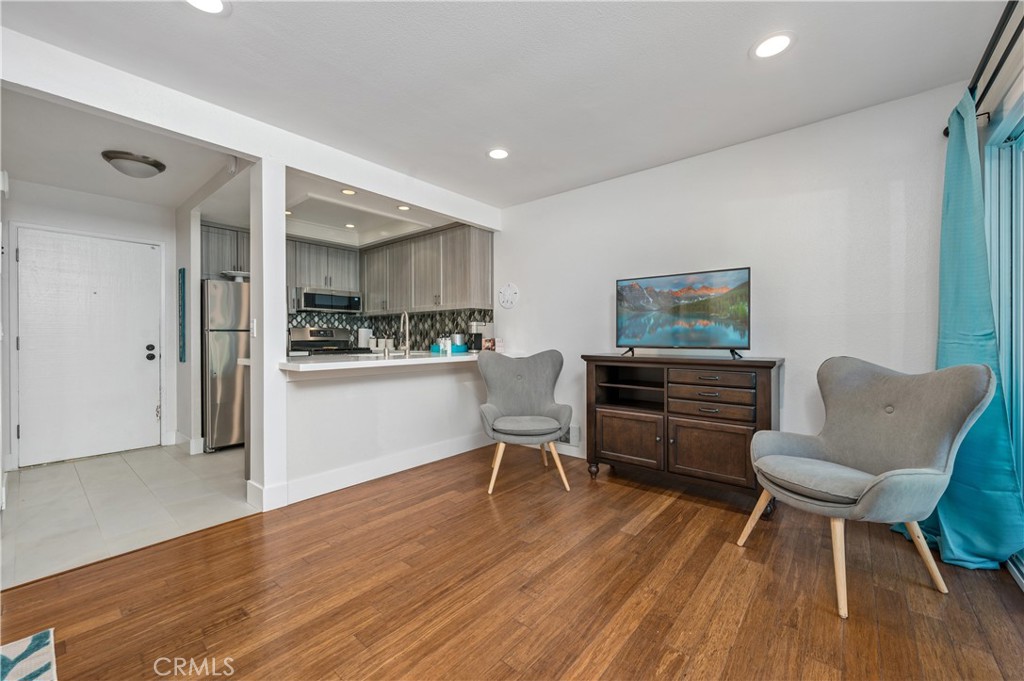 17082 Pacific Coast Highway 102