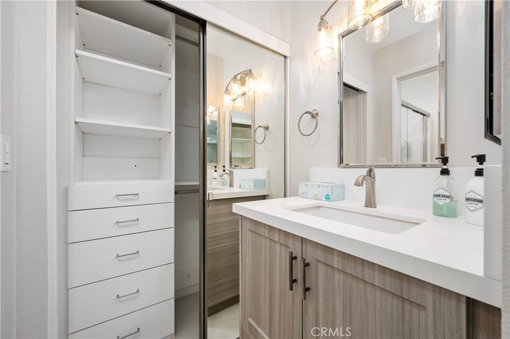 17082 Pacific Coast Highway 102