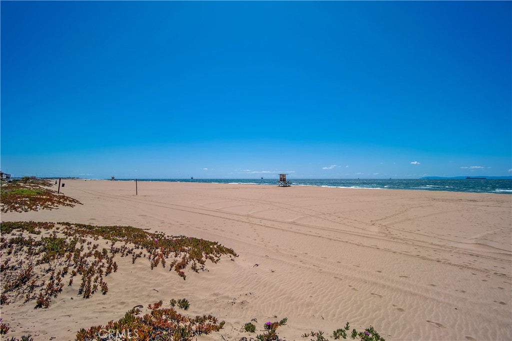 17082 Pacific Coast Highway 102