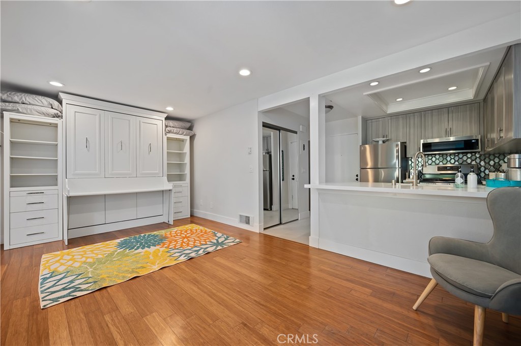 17082 Pacific Coast Highway 102