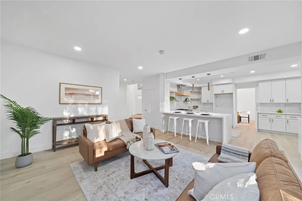 22751 Maplewood