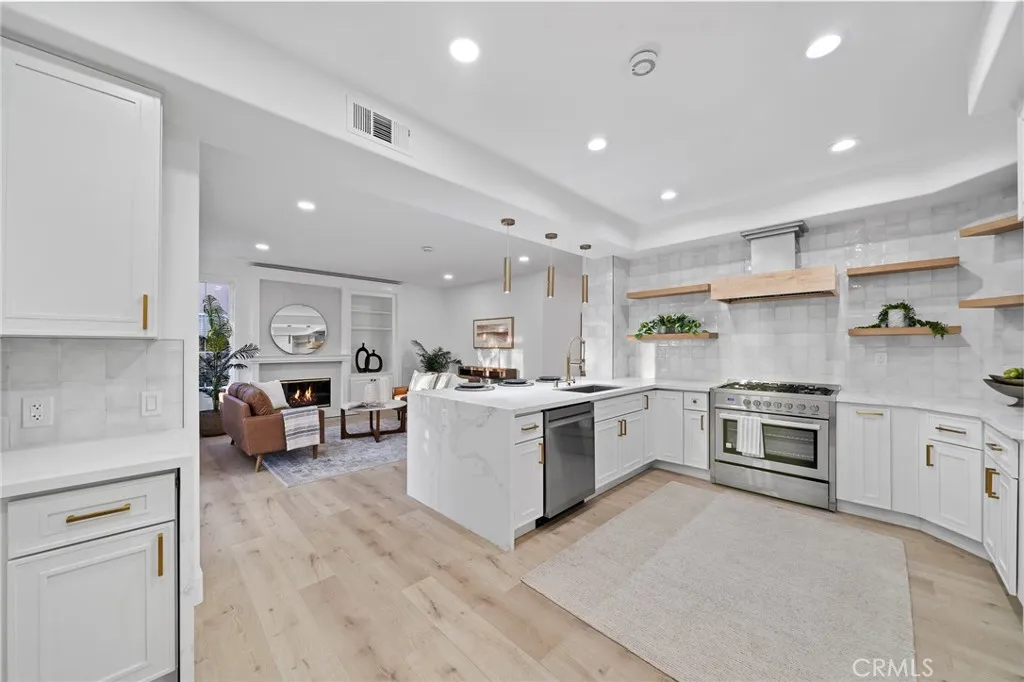 22751 Maplewood