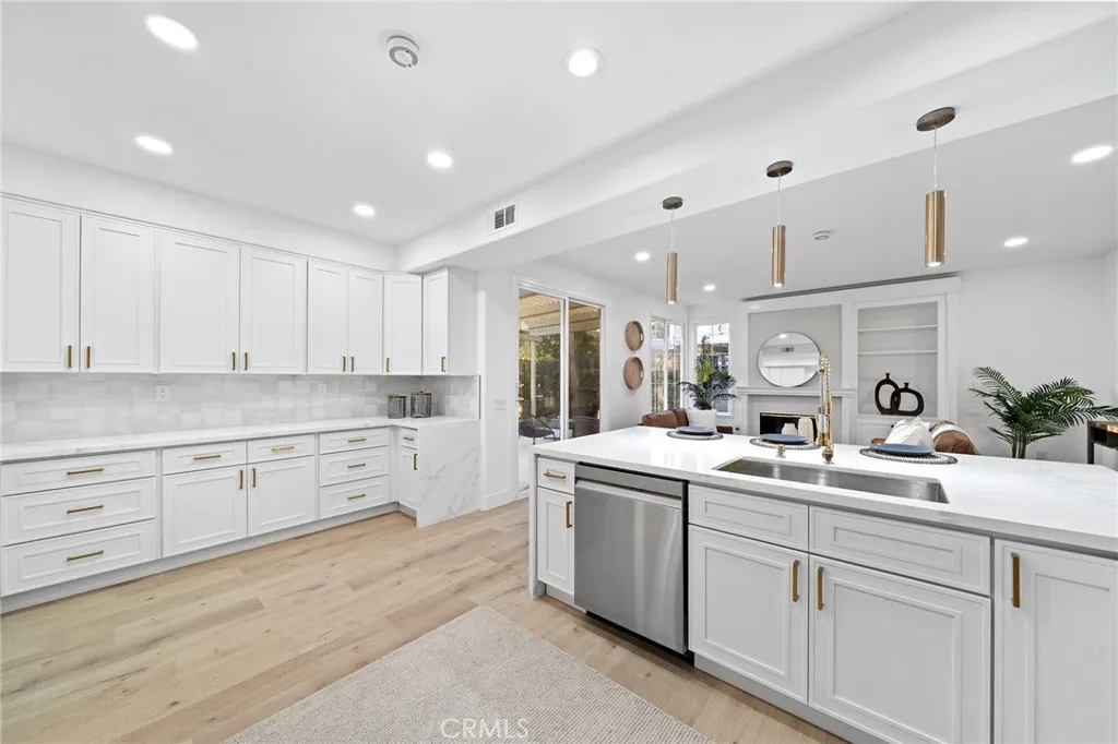22751 Maplewood