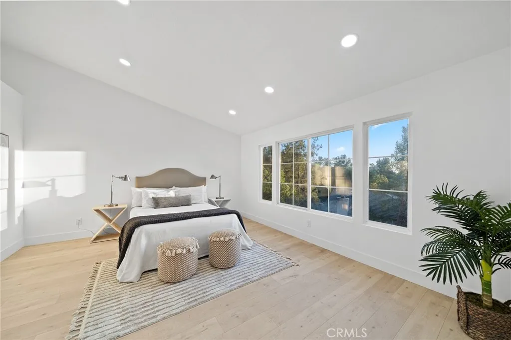22751 Maplewood