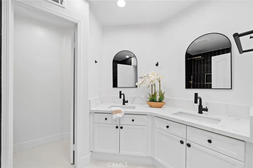 22751 Maplewood